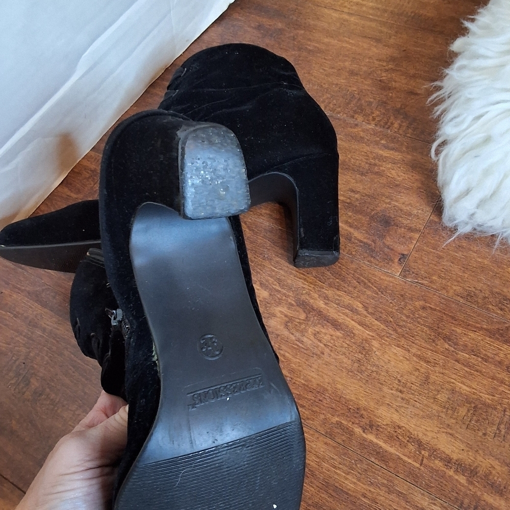 Expressions Black Velveteen Granny Ankle Boots 9.5 - Picture 7 of 16